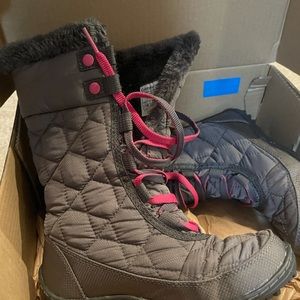 Columbia snow boots.